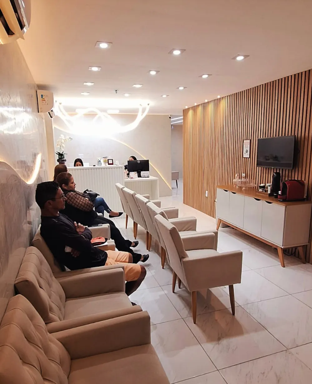 Recepção do consultório da Dra. Paula Lavigne no Ed. Parque Office, em Belém